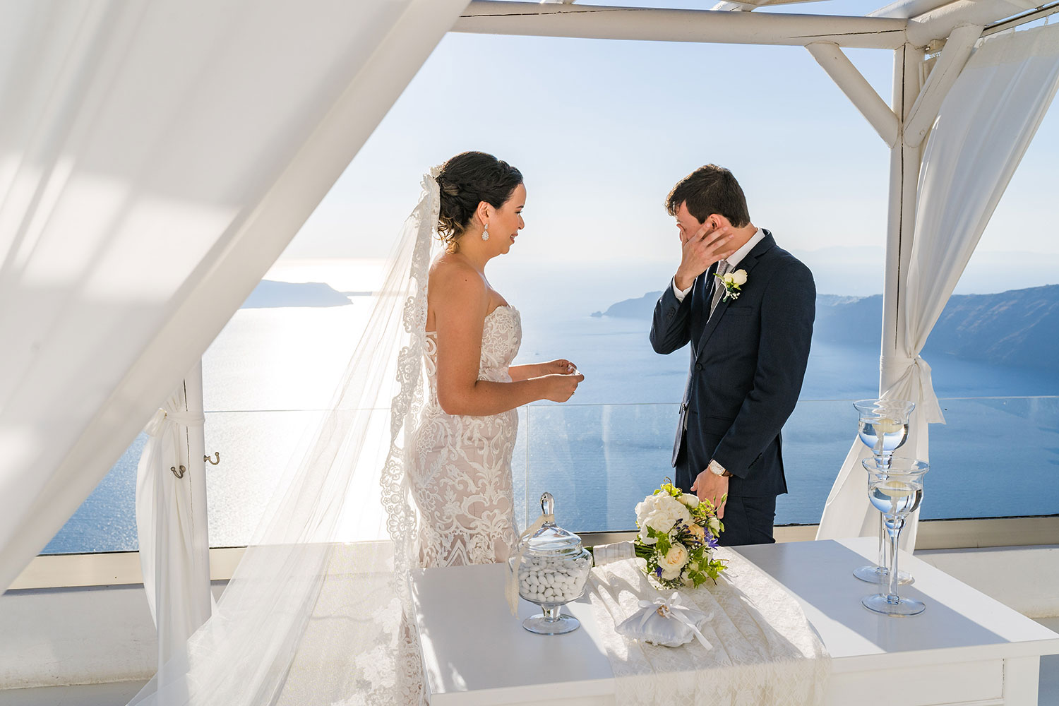 Casamento de Elizabeth e Victor em Santorini