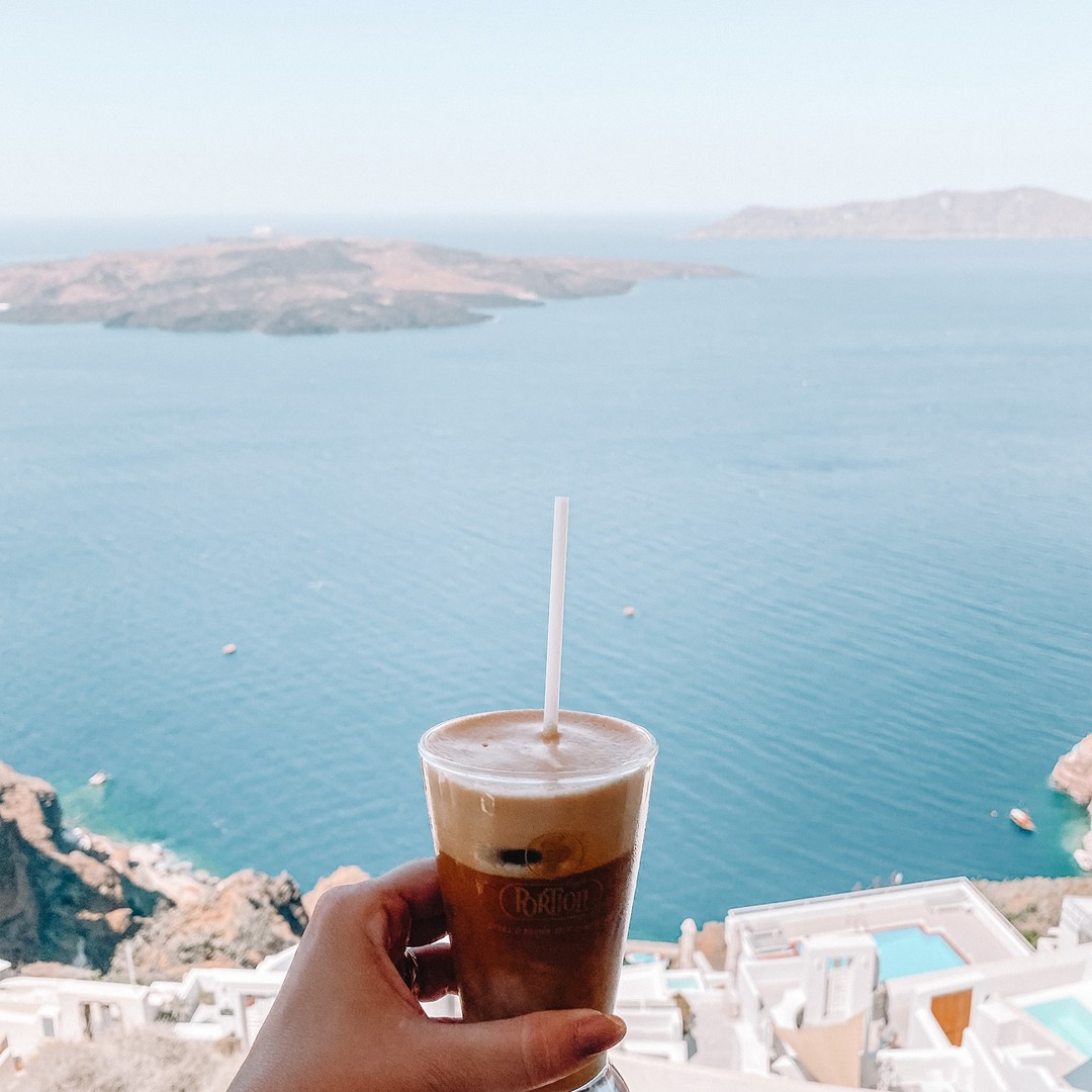 Como pedir seu café em Santorini, na Grécia