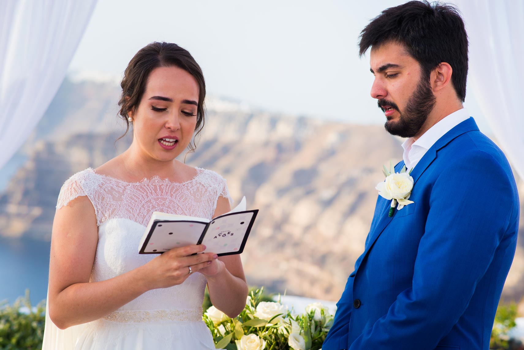 Casamento de Mariana e Stefanos em Santorini